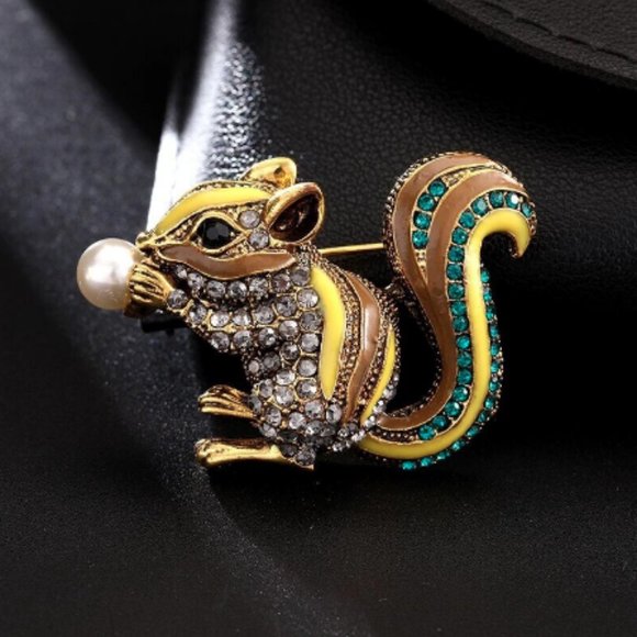 🍏50% OFF/3+...Rhinestone Squirrel/Chipmunk Brooch/Pendant (Brown/Green) - Picture 12 of 12